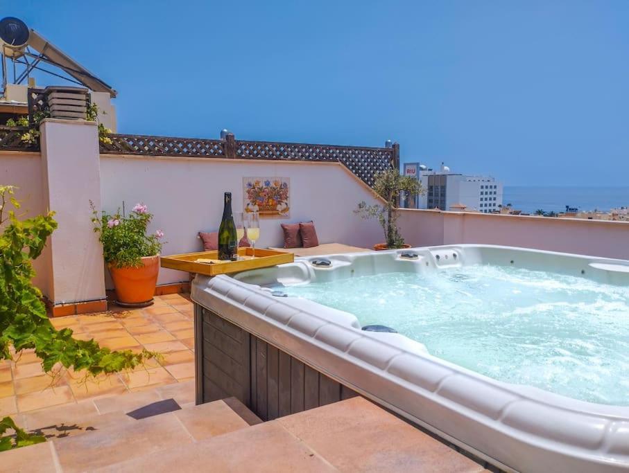 Penthouse With Jacuzzi And Spectacular Sea Views Leilighet Nerja Eksteriør bilde
